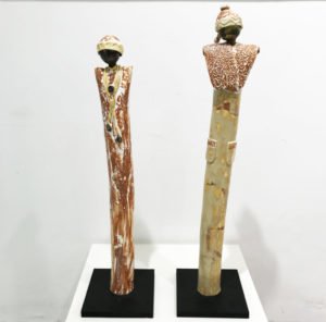Opera: Donnine Medie Tecnica: sculture in ceramica dipinta a mano Dimensioni: 75 x 7 x 7 cm circa Anno: 2018